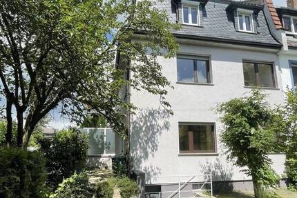 Ruhiges Altbau-Stadthaus in zentraler Lage