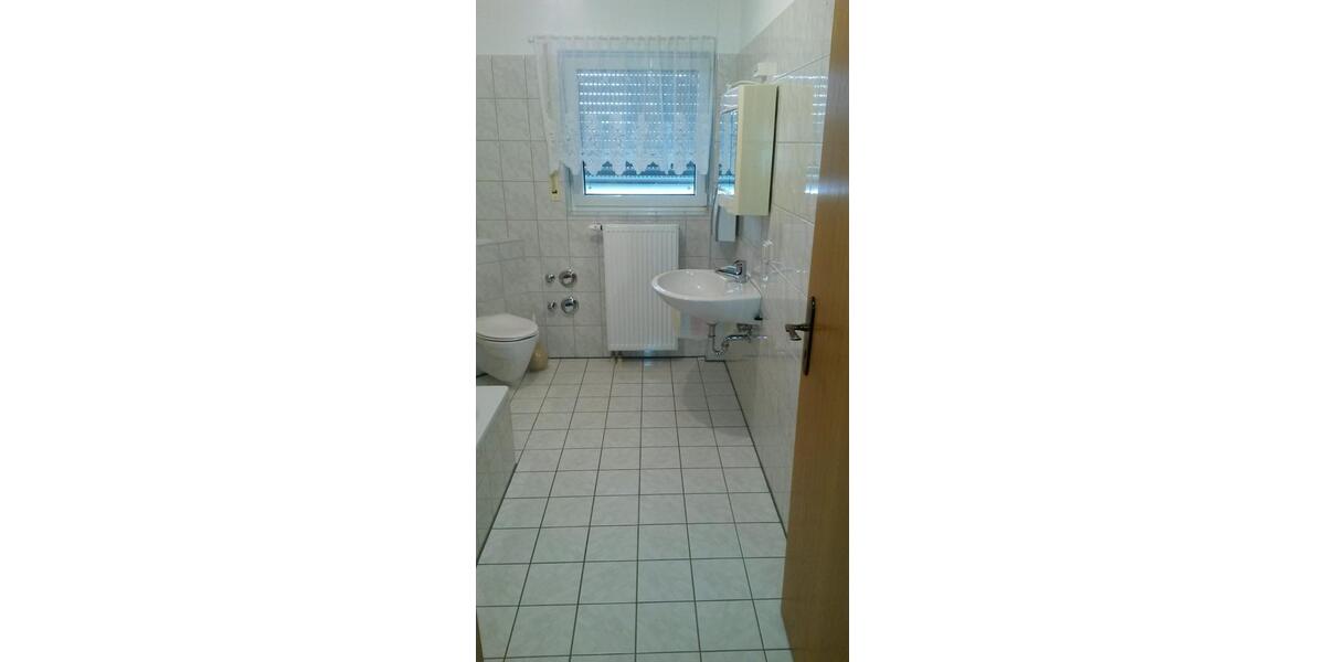 Dachgeschoßwohnung Gründau - 3 Zimmer, 98 m&sup2;, 800&euro; | Angebot:23593820