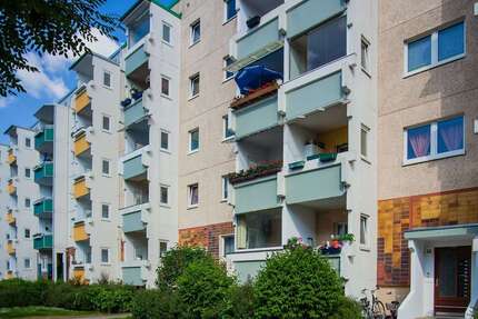 Wohnung zum Mieten in Rostock 451 € 61.73 m² 3 zimmer