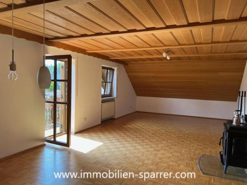Großzügige, helle 3-Zimmer-Wohnung mit Balkon in Weiherhammer