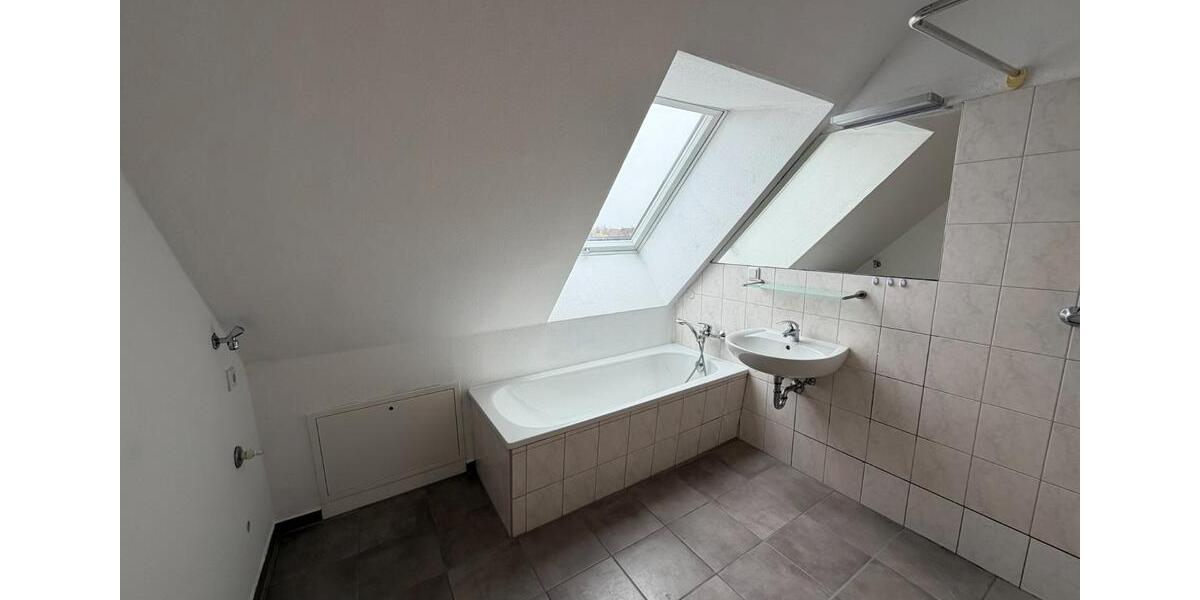 Dachgeschoßwohnung Merseburg - 3 Zimmer, 62 m&sup2;, 530&euro; | Angebot:26629518