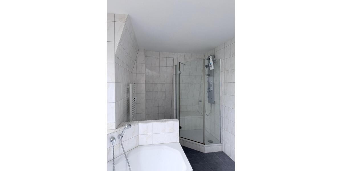 Dachgeschoßwohnung Villingen-Schwenningen Schwenningen - 2 Zimmer, 65 m&sup2;, 800&euro; | Angebot:26535213