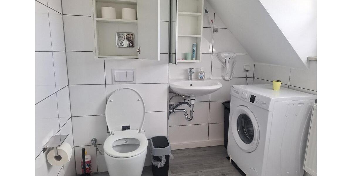 Dachgeschoßwohnung Essen Huttrop - 1 Zimmer, 24 m&sup2;, 635&euro; | Angebot:25225217