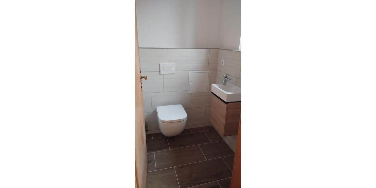 Wohnung 120m² 2xBad ,saniert ,Erstbezug,separater Eingang,zentral 4 zimmer