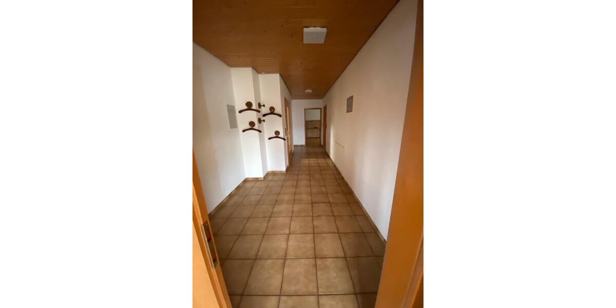 Erdgeschoßwohnung Kirchberg an der Jagst - 3 Zimmer, 140 m&sup2;, 1.100&euro; | Angebot:26623414