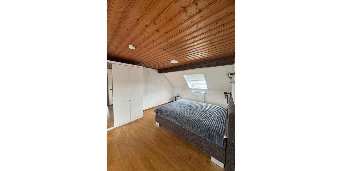 Dachgeschoßwohnung Gersheim - 3 Zimmer, 89 m&sup2;, 700&euro; | Angebot:25653149