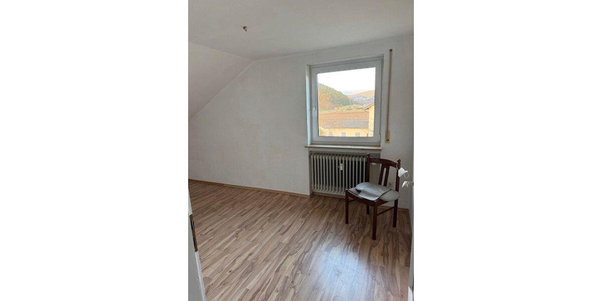 Dachgeschoßwohnung Kronach - 4 Zimmer, 86 m&sup2;, 550&euro; | Angebot:26233550