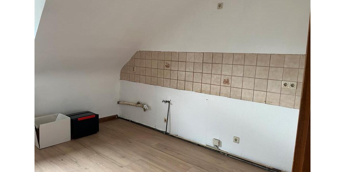 Dachgeschoßwohnung Sankt Ingbert - 3 Zimmer, 80 m&sup2;, 700&euro; | Angebot:26463375