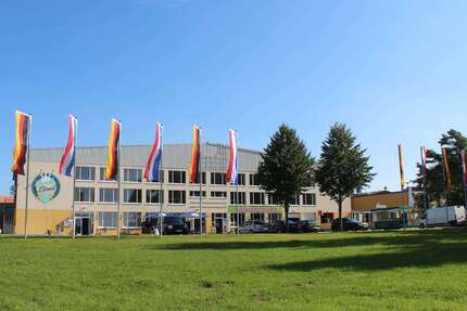 Halle in Höhndorf 900 € 300 m² zimmer