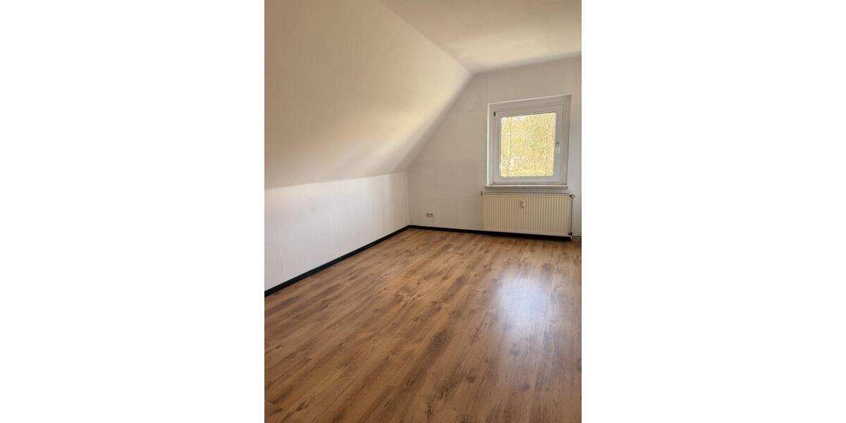 Dachgeschoßwohnung Neukieritzsch - 2 Zimmer, 38 m&sup2;, 215&euro; | Angebot:25378479