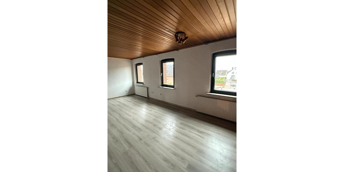 Dachgeschoßwohnung Springe - 2.5 Zimmer, 83 m&sup2;, 750&euro; | Angebot:25806695