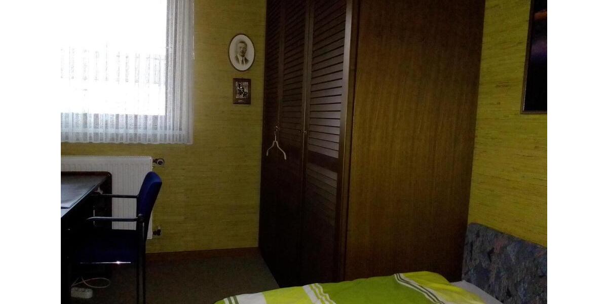 Möbliertes Zimmer für Nichtraucherin 300€Monat 1 zimmer