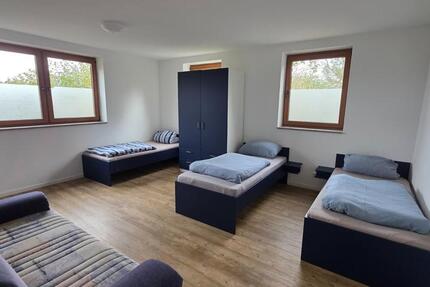 Wohnen auf Zeit Burgheim - 7 Zimmer, 260 m&sup2;, 23&euro; | Angebot:23315544
