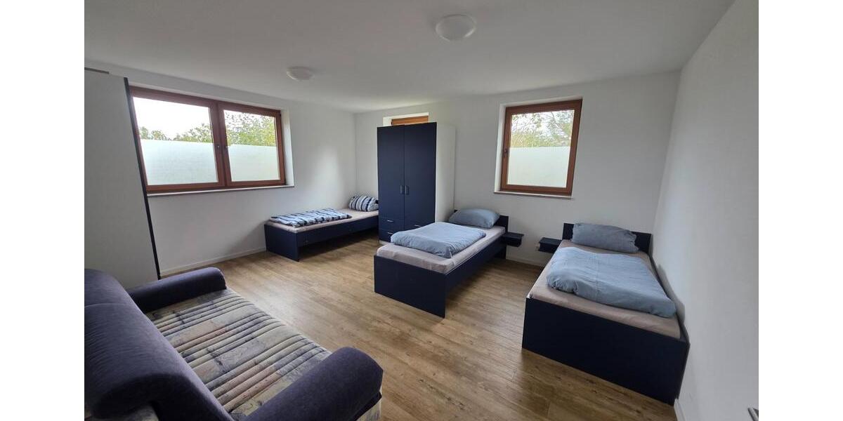 Wohnen auf Zeit Burgheim - 7 Zimmer, 260 m&sup2;, 23&euro; | Angebot:23315544