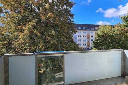 Frisch renovierte Balkonwohnung mit Fahrstuhl & modernem Wannenbad 3 zimmer