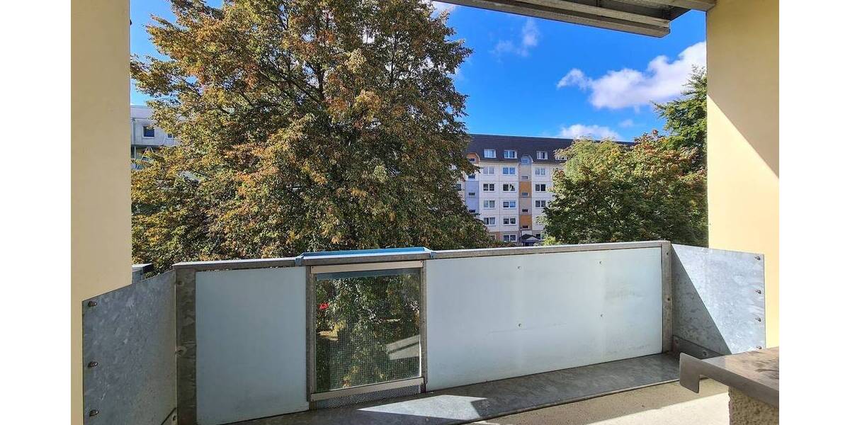 Frisch renovierte Balkonwohnung mit Fahrstuhl & modernem Wannenbad 3 zimmer