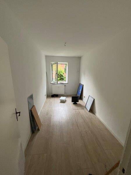 Gut geschnittene 2,5 Zimmer auf grünem Grundstück