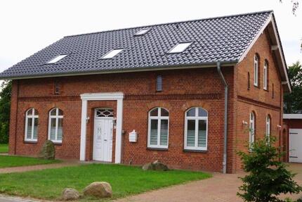 Haus Bad Segeberg - 7 Zimmer, 170 m&sup2;, 1.420&euro; | Angebot:25656290