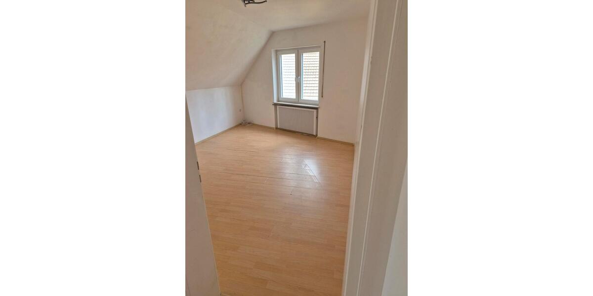 Dachgeschoßwohnung Weikersheim - 4.5 Zimmer, 82 m&sup2;, 850&euro; | Angebot:26354812