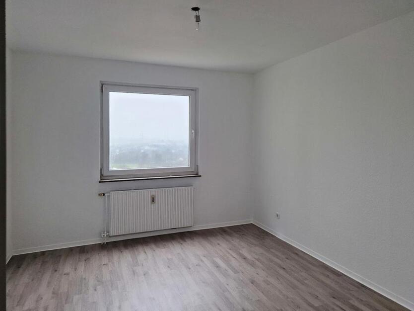 Familienfreundliche, frisch renovierte 3-Zimmer-Wohnung mit Balkon und weitem Blick! zimmer