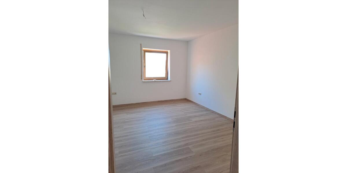 Dachgeschoßwohnung Parkstein - 3 Zimmer, 70 m&sup2;, 635&euro; | Angebot:26697943