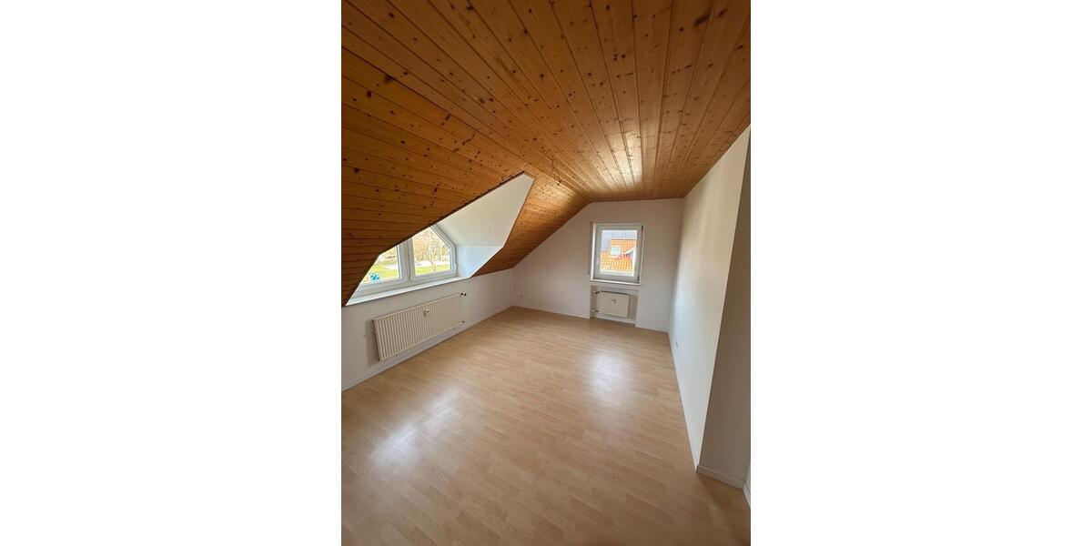 Dachgeschoßwohnung Ulm Donautal - 2.5 Zimmer, 100 m&sup2;, 1.000&euro; | Angebot:26326748