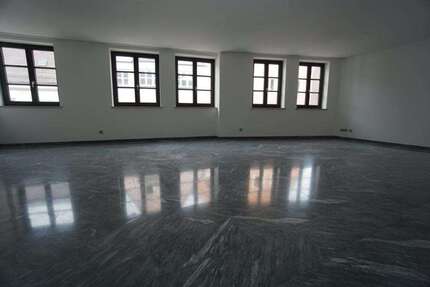 Wohnung zum Mieten in Augsburg 2.250 € 152 m² 3 zimmer