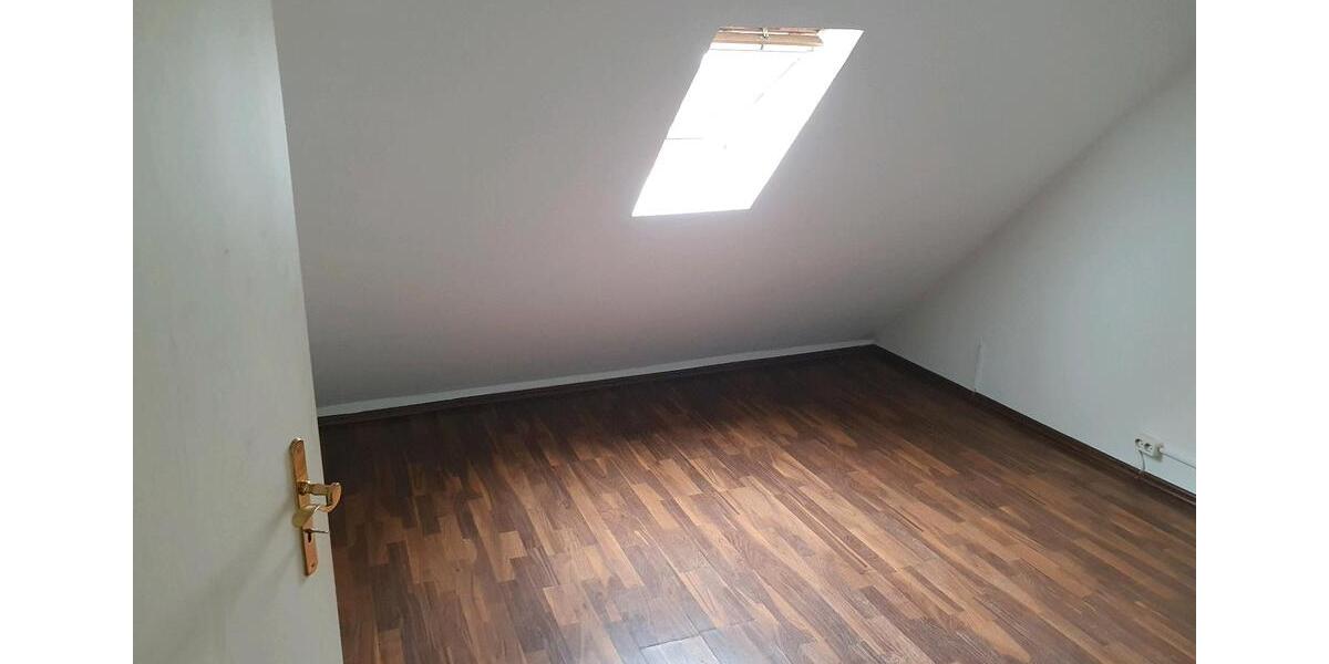 Dachgeschoßwohnung Sasbach am Kaiserstuhl - 4 Zimmer, 90 m&sup2;, 1.200&euro; | Angebot:25985350