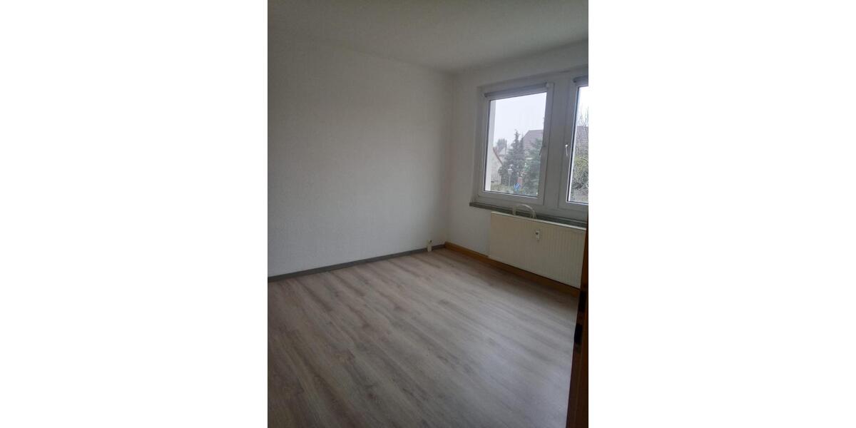 Etagenwohnung Köthen (Anhalt) - 4 Zimmer, 74 m&sup2;, 450&euro; | Angebot:24816334