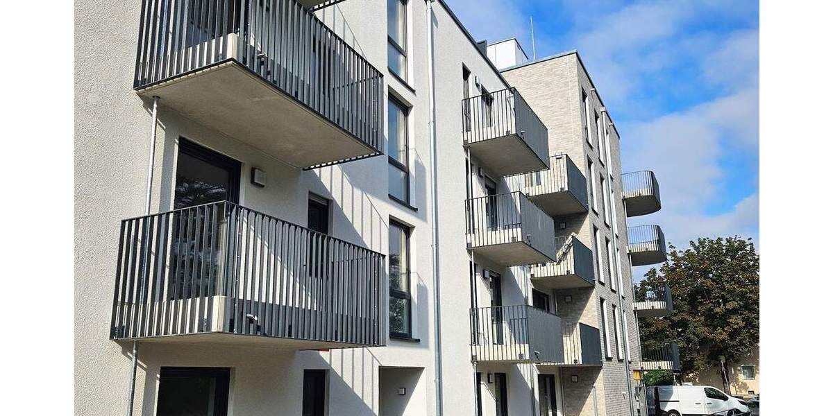 Viel Platz + moderner Neubaukomfort mit zwei Balkonen: Helle, große Zimmer, Einbauküche 2 zimmer