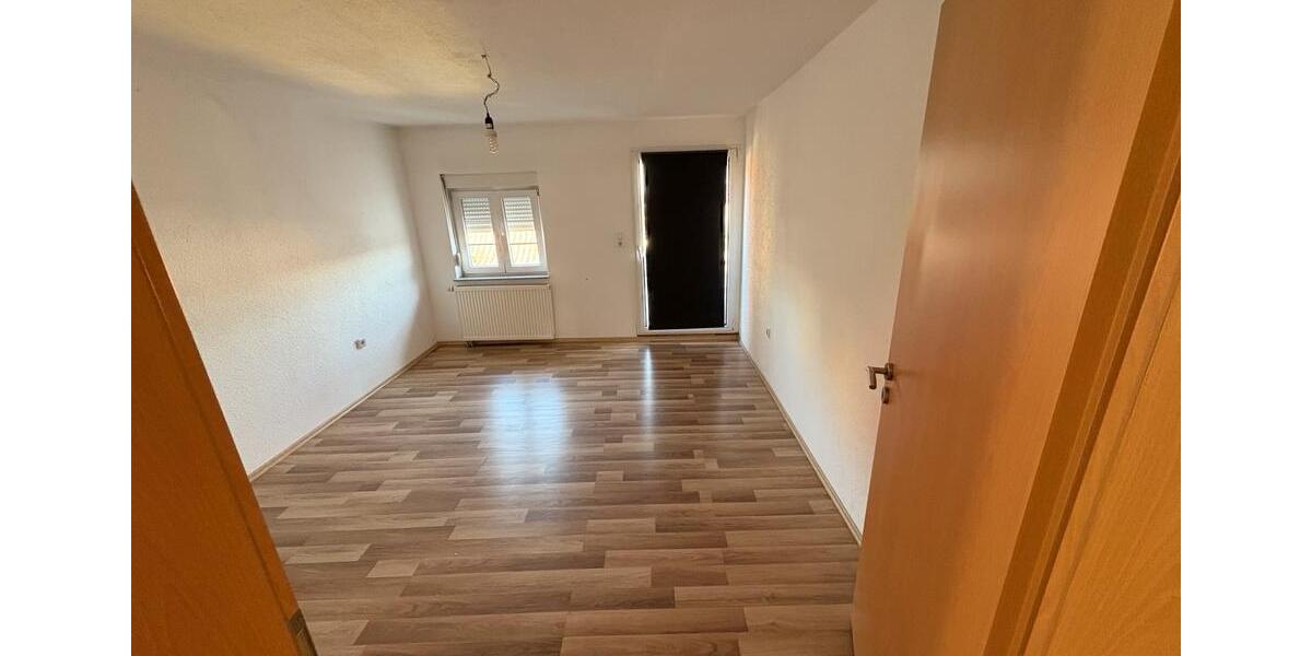 Dachgeschoßwohnung Eisenberg (Pfalz) - 3 Zimmer, 110 m&sup2;, 1.100&euro; | Angebot:25902441