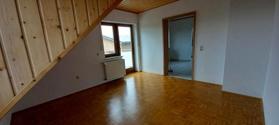Dachgeschoßwohnung Jagstzell - 4 Zimmer, 90 m&sup2;, 650&euro; | Angebot:26312686