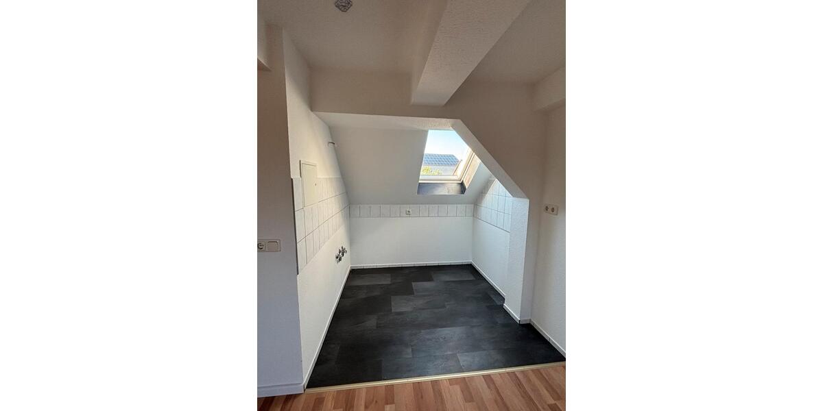 Dachgeschoßwohnung Braunsbedra Frankleben - 2 Zimmer, 35 m&sup2;, 450&euro; | Angebot:26431111