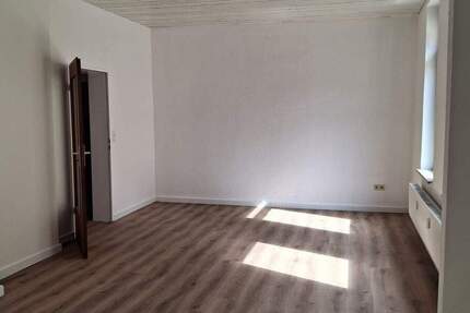 Große Erdgeschoßwohnung ! 3 ZKDB in schöner Lage in Geestemünde zu vermieten 3 zimmer