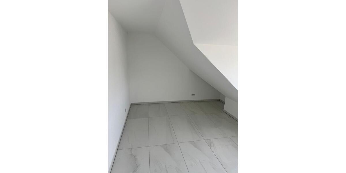 Dachgeschoßwohnung Reichelsheim (Odenwald) - 4 Zimmer, 93 m&sup2;, 1.100&euro; | Angebot:25905294