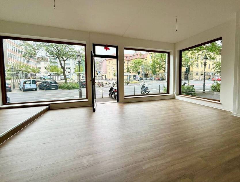 Frisch renovierte Büro-Praxisfläche in Würzburg...!
