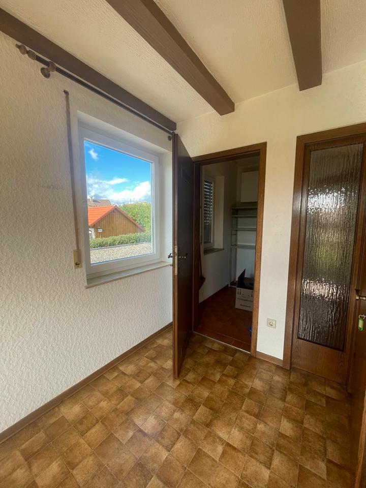 Wohnung ( ca. 175 qm, 7 Zimmer, Balkon, Großer Garten )