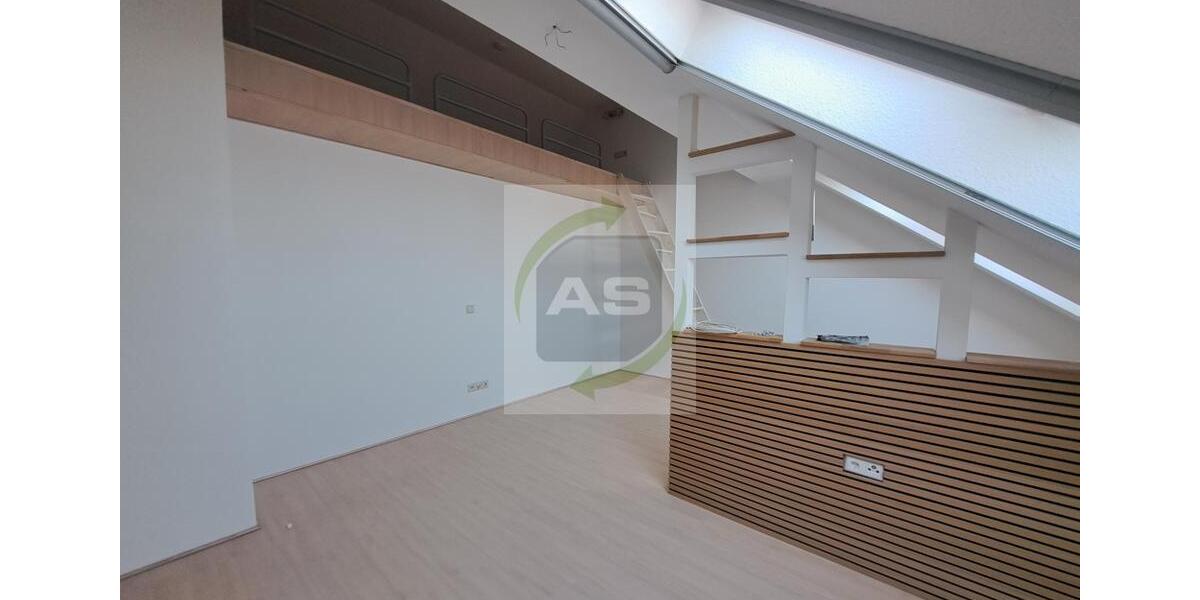 Dachgeschoßwohnung Zwickau - 3 Zimmer, 101 m&sup2;, 749&euro; | Angebot:26004595