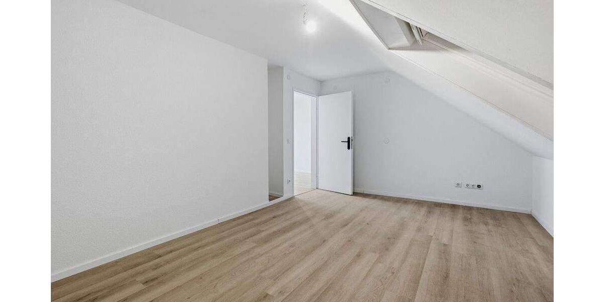 Traumhafte 2-Zimmer-Dachgeschosswohnung in Karlsruhe-Neureut- Erstbezug nach Sanierung! 2 zimmer