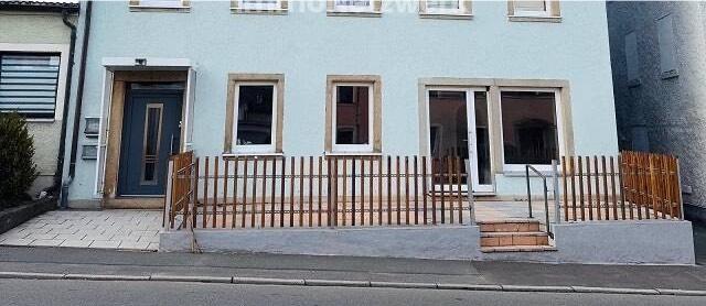 Erdgeschoßwohnung Konradsreuth - 4 Zimmer, 100 m&sup2;, 820&euro; | Angebot:26532740