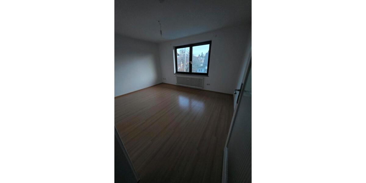 1 Zimmer in großer Wohnung in Ottobrunn ab. 1.2.26 zu vermieten 3 zimmer