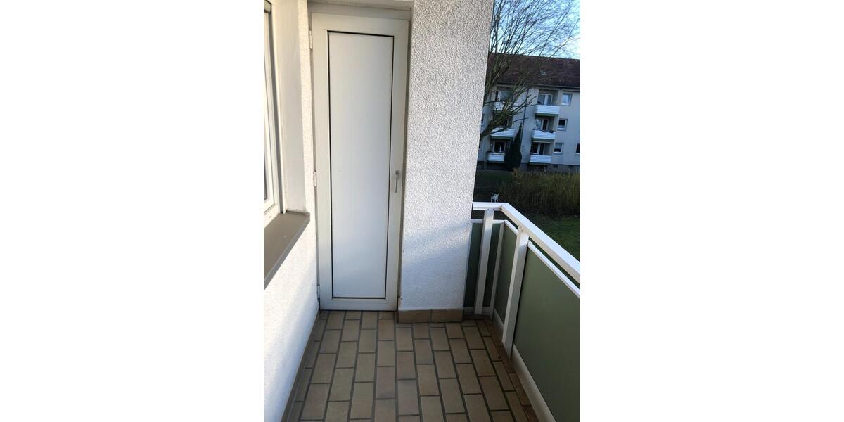 70 qm Wohnung mit Balkon, renoviert zu vermieten 6 zimmer