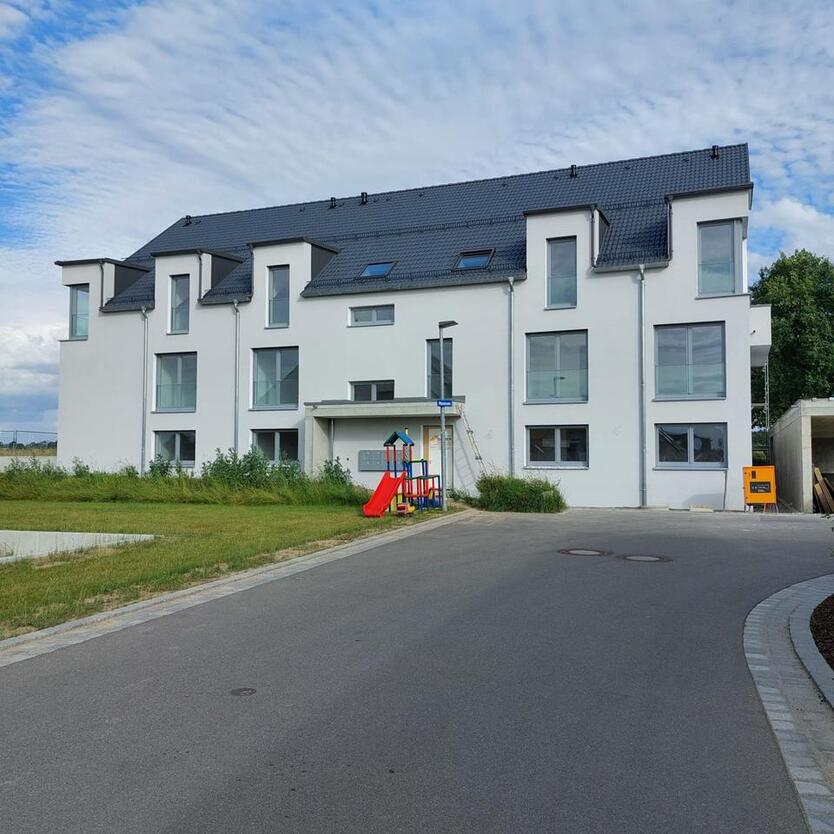 Moderne 4-Zimmer-Wohnung mit Balkon und EBK in Toplage von BC