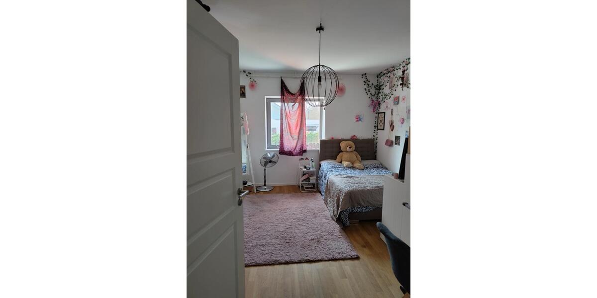 Etagenwohnung Schwerin Gartenstadt - 3 Zimmer, 96 m&sup2;, 1.485&euro; | Angebot:25856695