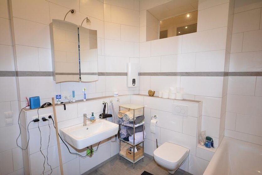 Eine wunderschoene Altbauwohnung in zentraler Stadtlage. 3 zimmer