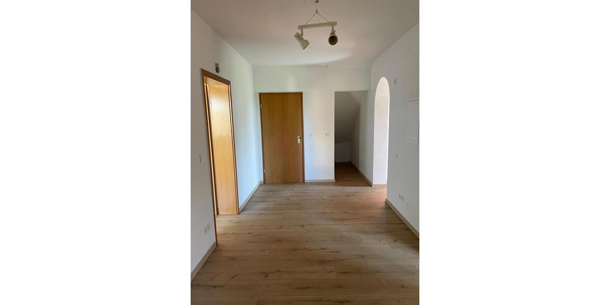 Helle Wohnung zu vermieten , 84m2, Schwarzhofen 2 zimmer