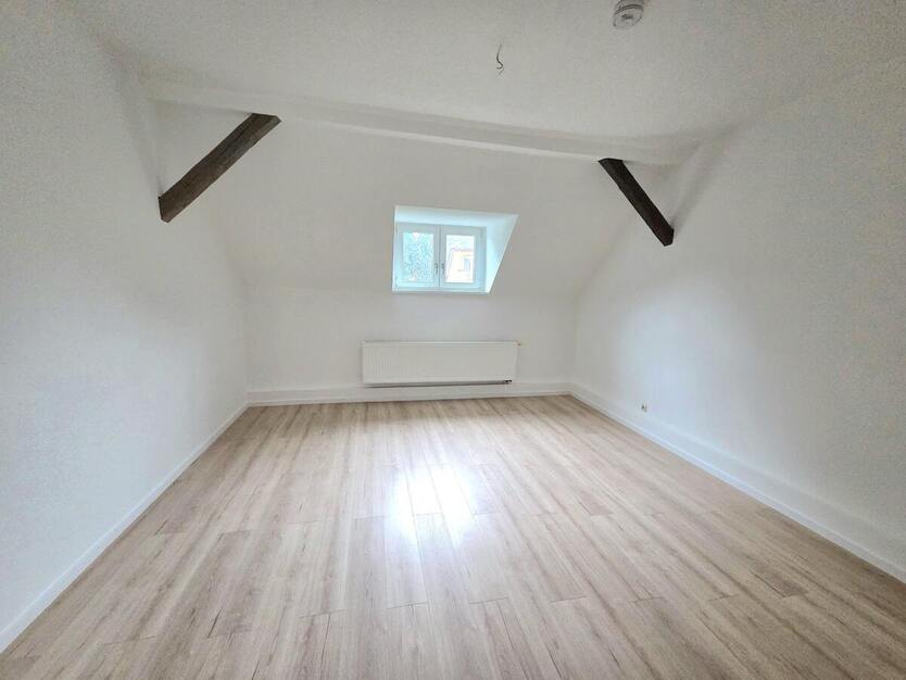 Schicke 3-Zimmer-Dachgeschosswohnung in zentraler Lage von Stollberg! 3 zimmer