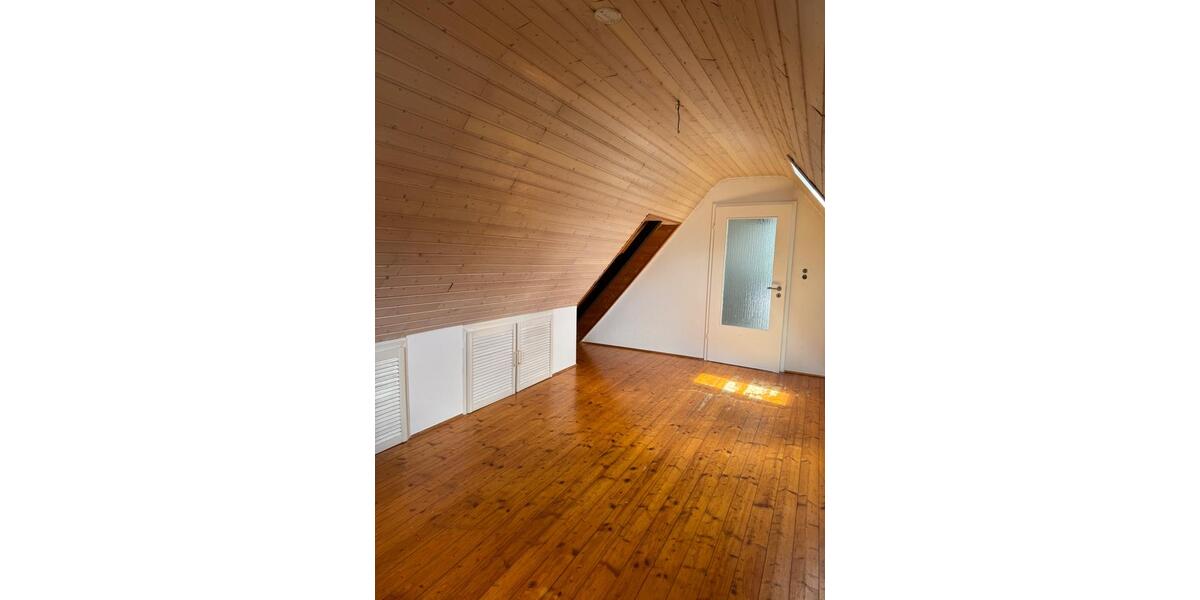 Dachgeschoßwohnung Herborn - 5 Zimmer, 90 m&sup2;, 800&euro; | Angebot:26522685