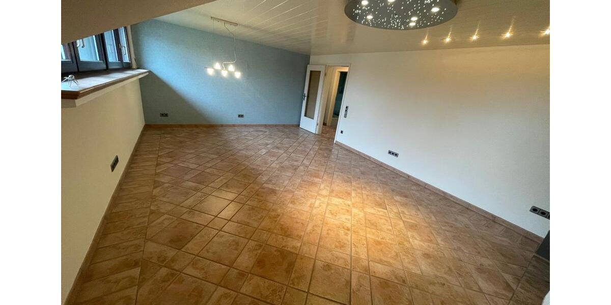 Dachgeschoßwohnung Moers Rheinkamp - 2.5 Zimmer, 67 m&sup2;, 690&euro; | Angebot:24726970
