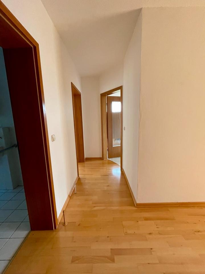 Sonnige 2-Zimmer Wohnung mit Balkon, EBK + Gartenanteil